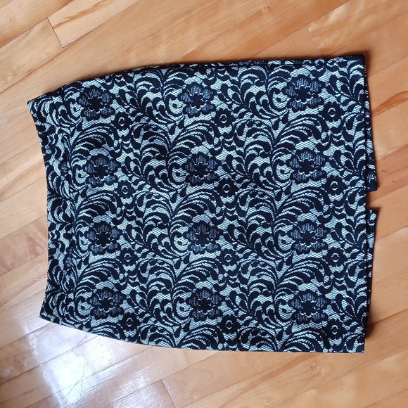 Black and white lace skirt Size 4 - Picture 1 of 8